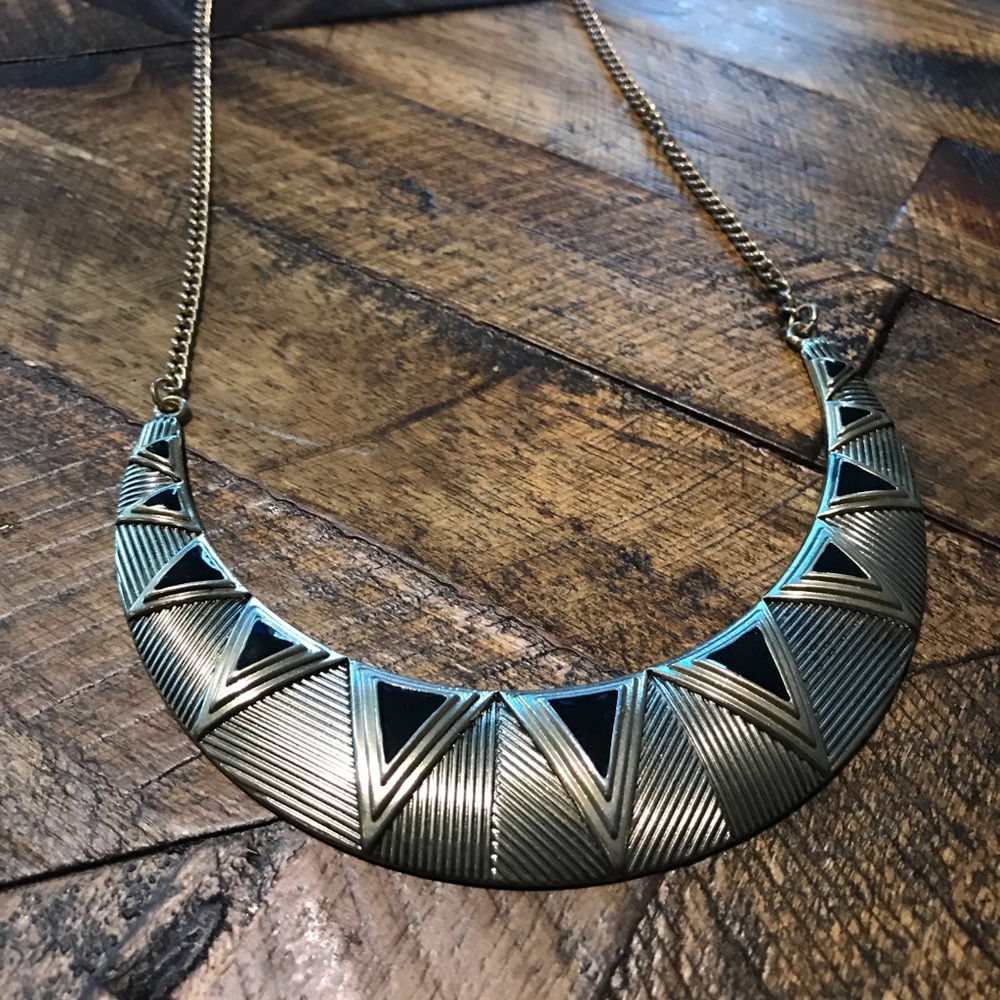 Black and gold u shaped necklace